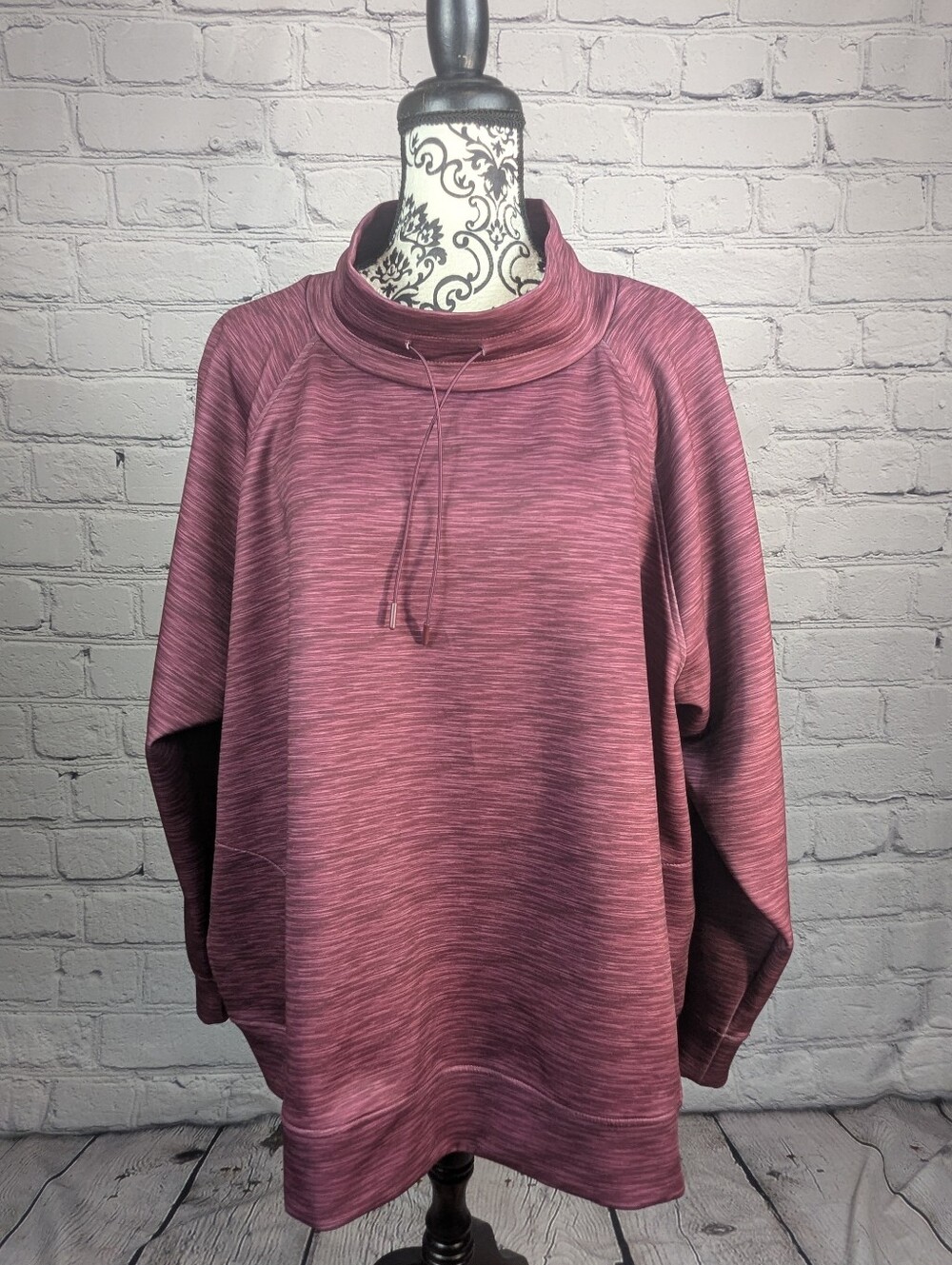 Livi Woman's Long Sleeve Stretch Knit Pop Over Sweatshirt Sz 28 Pockets Nwot B32